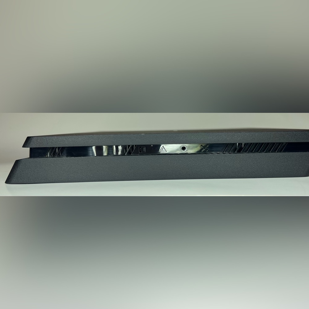 PS4 Slim - Picture 10 of 12
